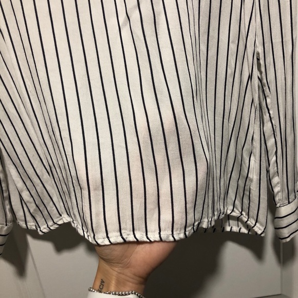 White with stripes dynamite blouse - Picture 5 of 5